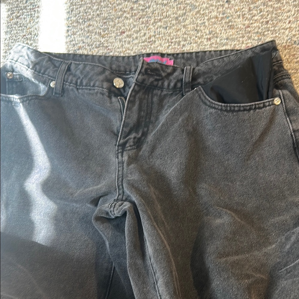 Edikted Black Relaxed Jeans Casual Style